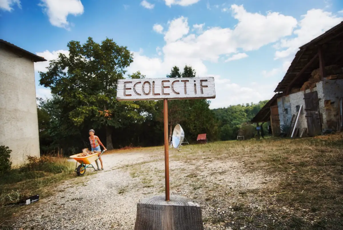 Le panneau d’entrée de l’éco-village Écolectif
